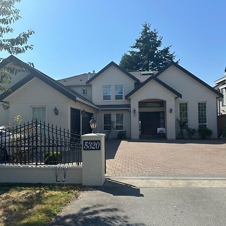 Vancouver Luxury Homestay ริชมอนด์ ภายนอก รูปภาพ